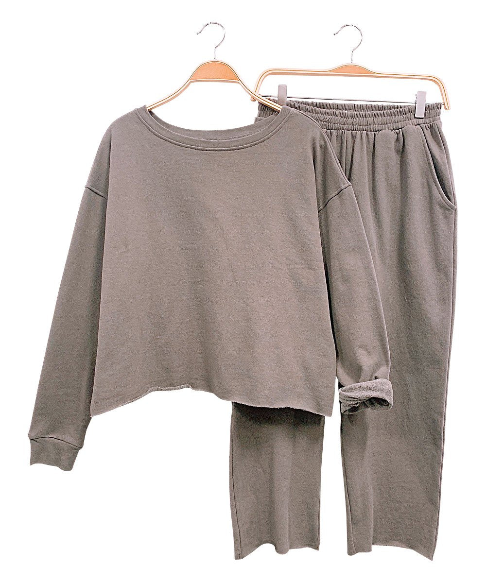 Super comfortable and easy fit recycled cotton sweat set Elastic waist with pockets jogger with an oversized crop Row edge bottom. Natural vintage touch. Our own knitted fabric. Sustainable and Minimal Pre-washed