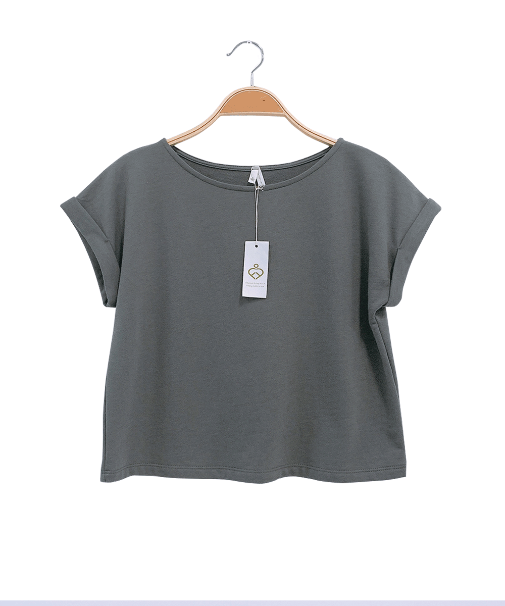 Loose Fit Crop Top by Fabina is more than just your average tee.  Add this brushed organic hemp top to your wardrobe to instantly step up your everyday look while help saving our planet.  Hand-crafted Delicately folded sleeves Oversized fit Eco-friendly  ?id=24530360172696